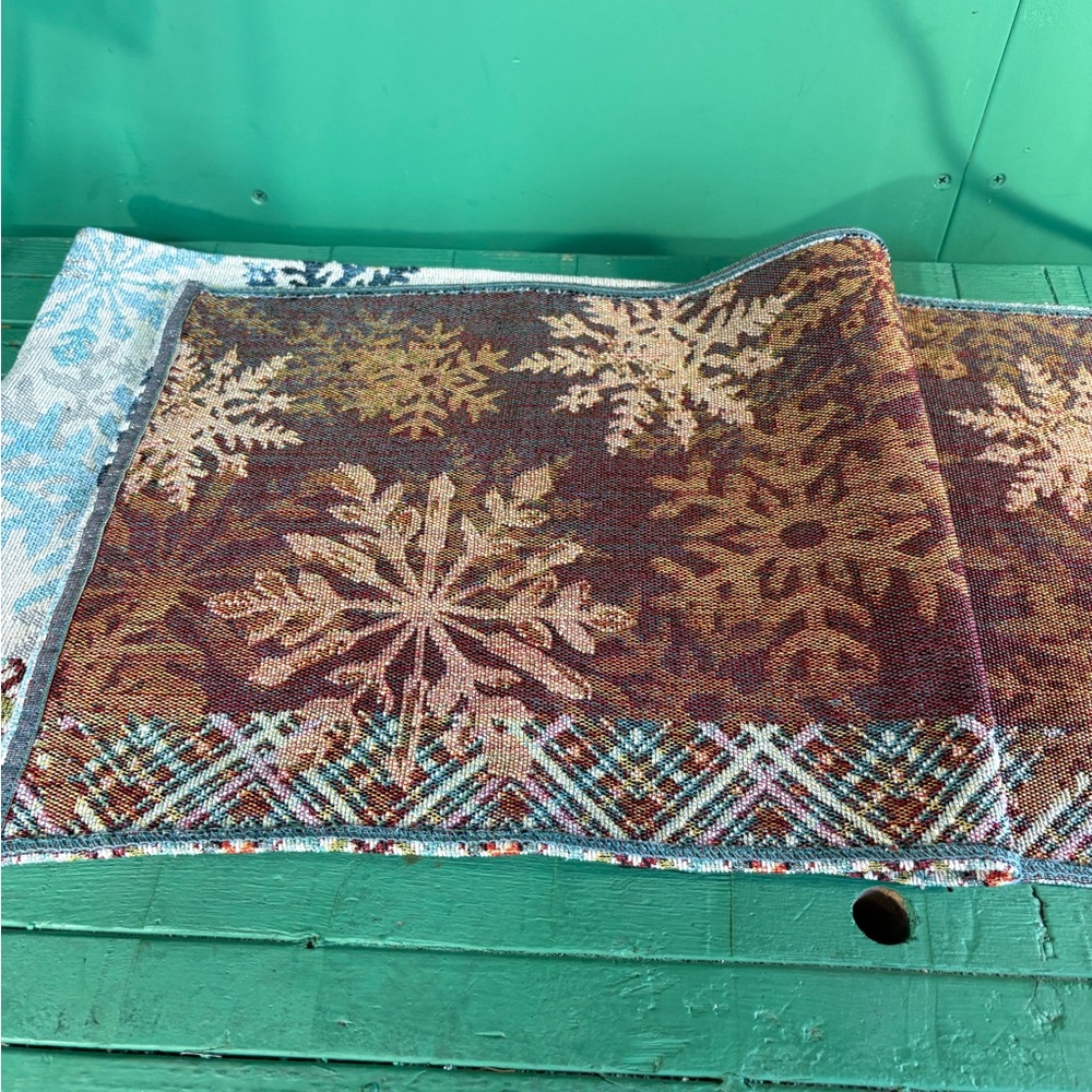 Snowflake Pattern Table Runner - Picture 8 of 13